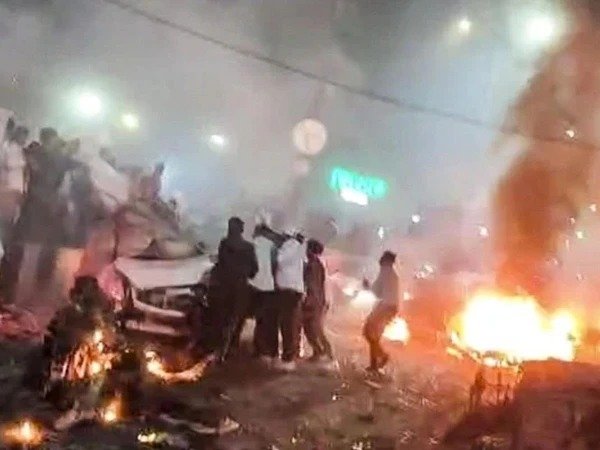 Explosion near metro station in New Delhi kills 8, several injured