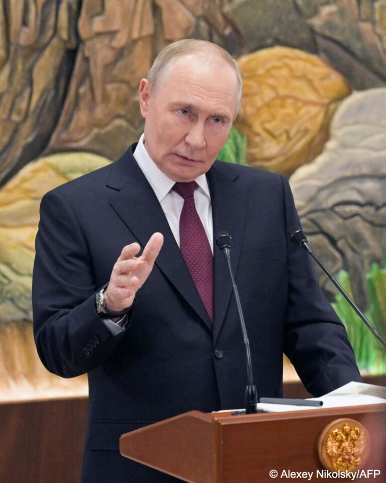 Putin Sets Ukrainian Withdrawal as Condition for Ceasefire