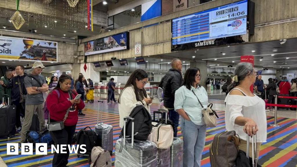 Venezuela demands international airlines resume flights