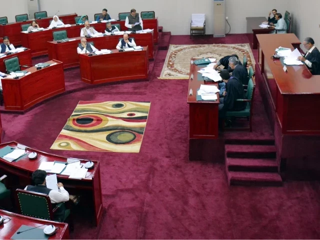 Justice (R) Yar Muhammad Nasir takes oath as new G-B caretaker CM | The Express Tribune