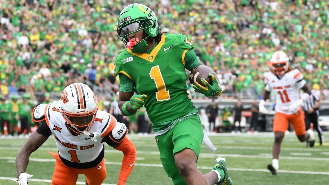 Sources: Ducks WRs Moore, Bryant likely out