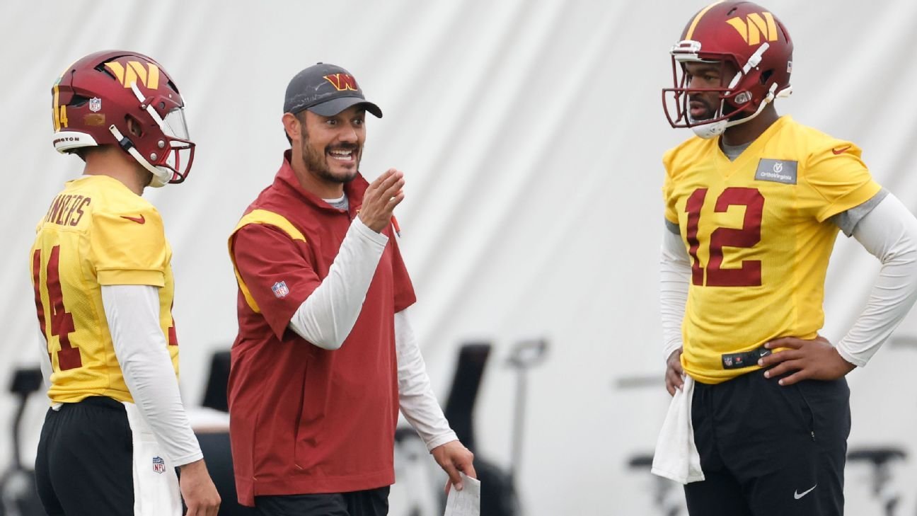 Stanford names ex-QB Pritchard new head coach