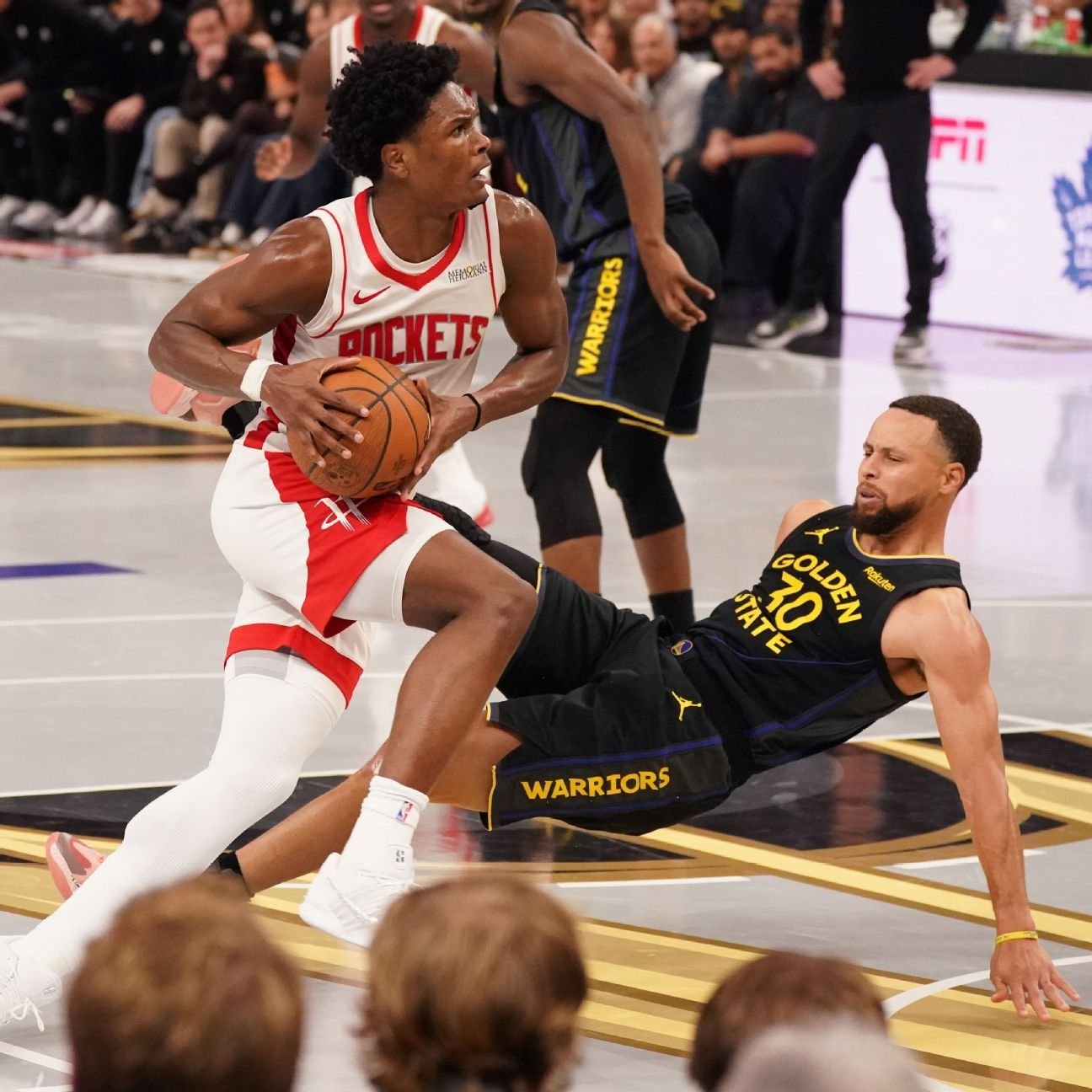 Sources: Warriors have space to sign Seth Curry