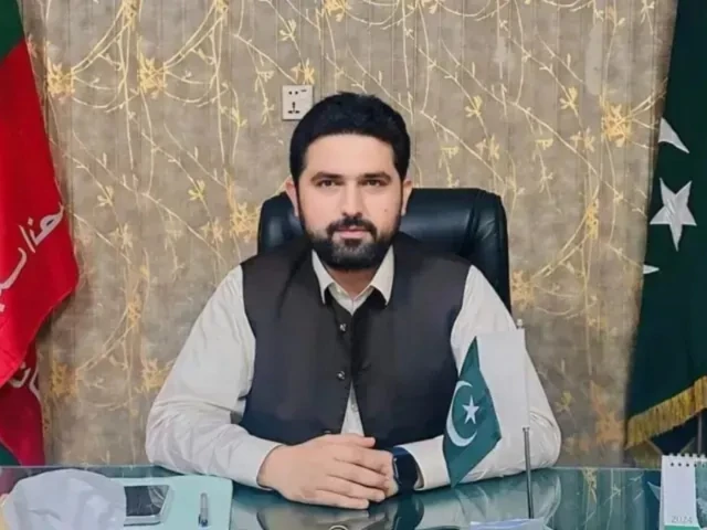 Afridi extends olive branch to Centre | The Express Tribune