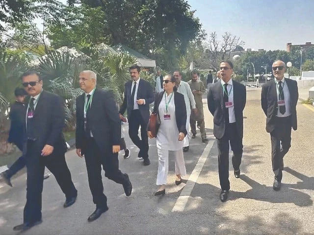 Four IHC judges prepare to challenge 27th Constitutional Amendment  | The Express Tribune