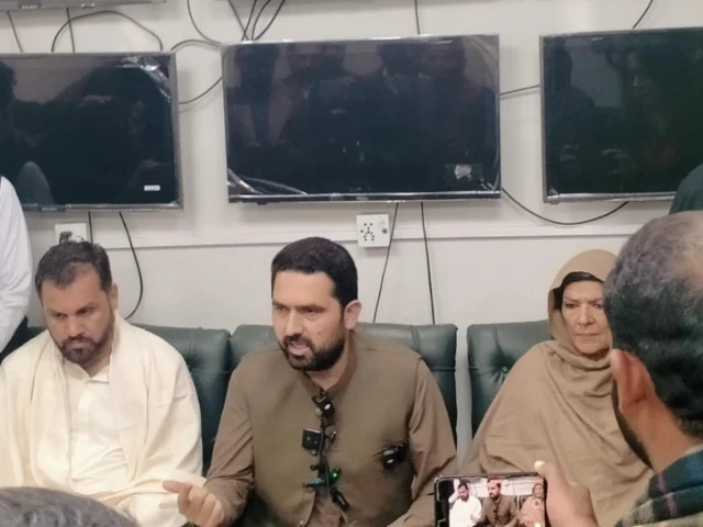 Chief Justice Dogar refuses meeting with CM Afridi  | The Express Tribune