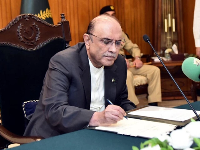 Senate passes 27th Constitutional Amendment again, clause-by-clause voting begins | The Express Tribune