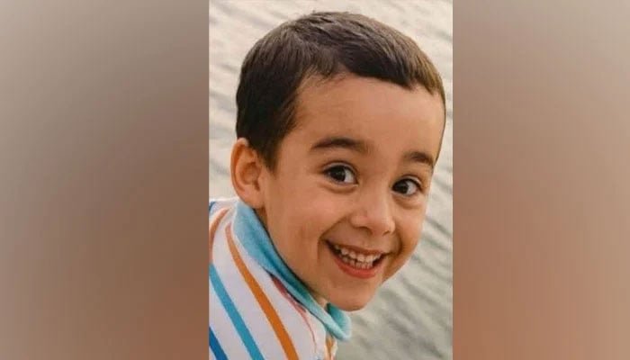 Karachi: SSP Honours Boy Who Recovered Body of Child Fallen Into Open Manhole