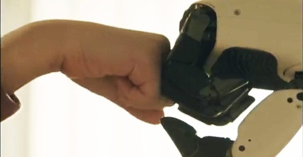 LG teases a new chore-completing home robot 61 LG teases a new chore-completing home robot