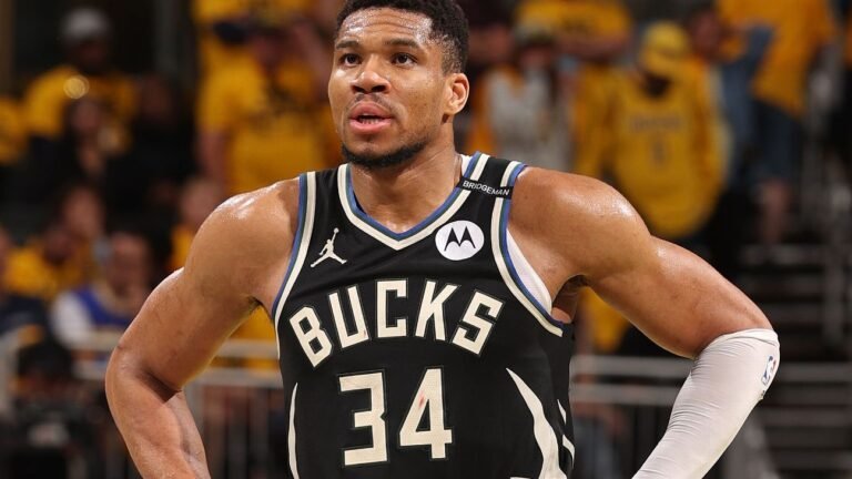 Sources: Giannis mulls future in talks with Bucks