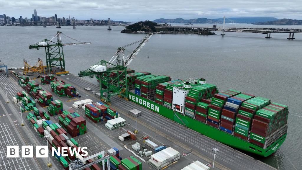 US trade deficit hits fresh high despite Trumps tariffs 7 US trade deficit hits fresh high despite Trump's tariffs