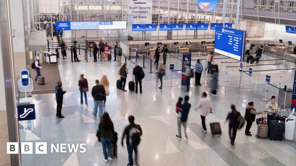 Partial US government shutdown could mean airport delays, travel groups say 61 Partial US government shutdown could mean airport delays, travel groups say