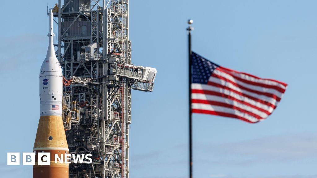 Nasa astronauts moon mission likely to be delayed 14 Nasa astronauts' moon mission likely to be delayed