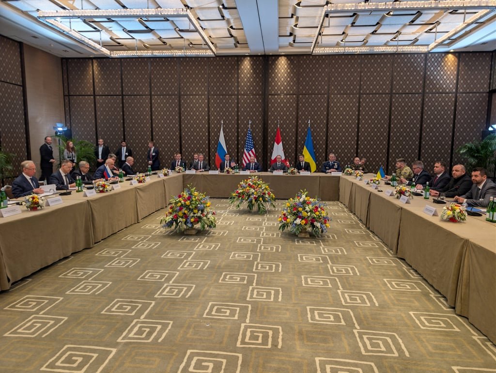 Ukraine and Russia meet in Geneva as Trump piles new pressure on Kyiv 9 Delegations from Ukraine, Russia and the US wait for the start of talks in Geneva, Switzerland, on Tuesday. Photo: Press service of the National Security and Defence Council of Ukraine via Reuters