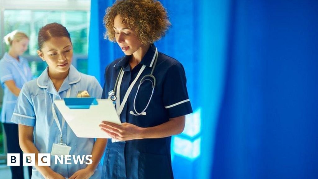 Nurses and other NHS staff to get 3.3% pay rise 10 Nurses and other NHS staff to get 3.3% pay rise