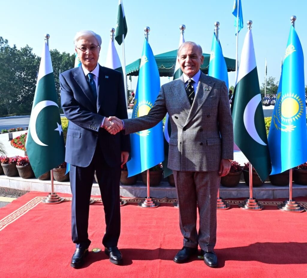 Islamabad: Kazakhstan President Kassym-Jomart Tokayev accorded warm welcome at Prime Minister House, Guard of Honour presented 3 img 20260204 wa12064108391311603097224