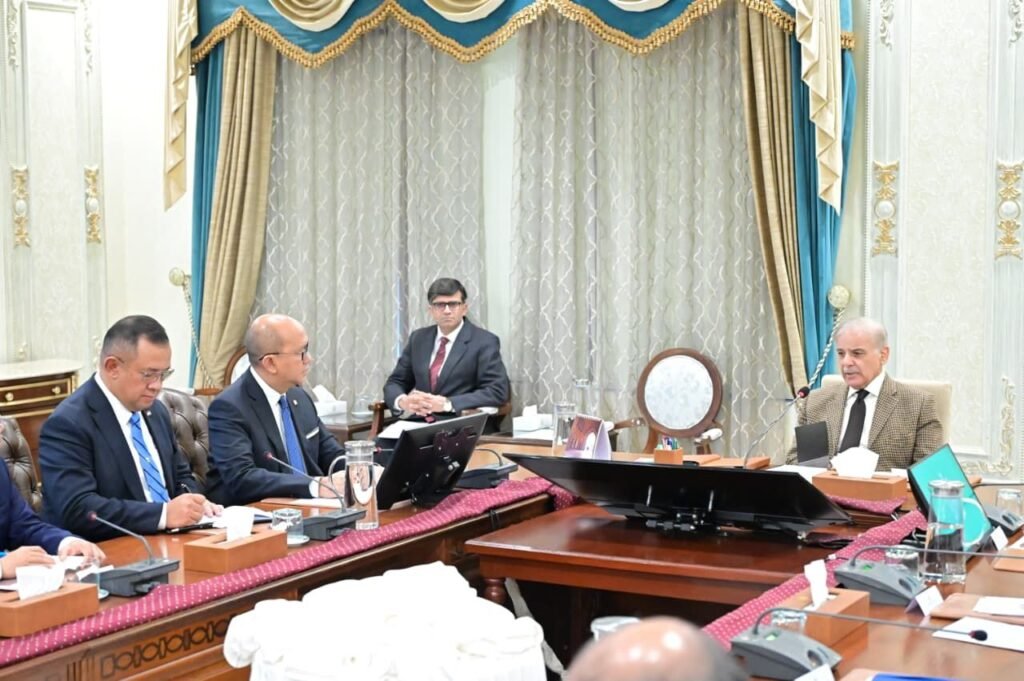 Prime Minister Shehbaz Sharif Meets Indonesian Investment Minister Rosan Roeslani 3 img 20260210 wa22248039296470133103697