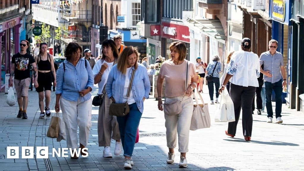 Warning jump in UK borrowing makes energy bill help harder 32 Warning jump in UK borrowing makes energy bill help harder