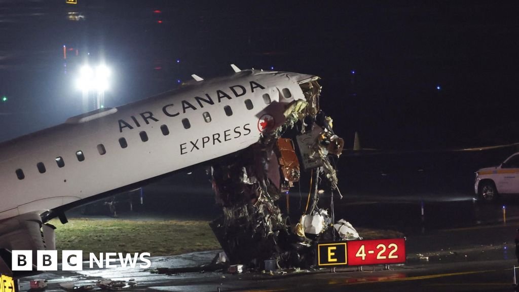 Plane and ground vehicle collide at New Yorks LaGuardia airport halting flights 128 Plane and ground vehicle collide at New York's LaGuardia airport halting flights