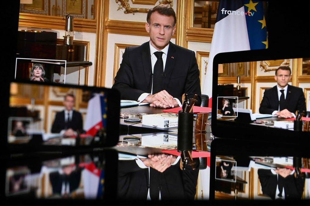 Macron to visit Cyprus, French warships deployed as war in Middle East rages 37 Screens broadcasting French President Emmanuel Macron’s address on the war in Iran and its repercussions in the Middle East last week. Photo: AFP