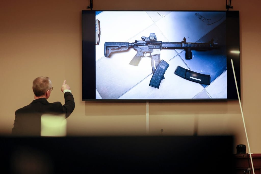 Dad who gave gun to US school shooting suspect guilty of second-degree murder 9 District Attorney Brad Smith points to a weapon displayed on a screen during Colin Gray’s trial in Winder, Georgia, on Monday. Photo: Atlanta Journal-Constitution via AP
