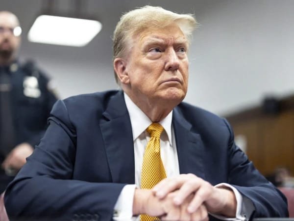 ٹرمپ کا انتباہ: ایران کو 'بہت زیادہ شدت سے' نشانہ بنایا جائے گا، فوج نئے اہداف پر غور میں مصروف 6 IMG 20260307 WA2153