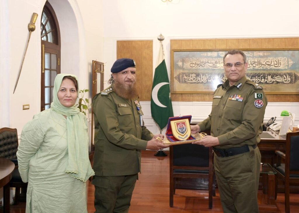 DSP Khalid Mehmood Retires, Pays Farewell Visit to IG Punjab 28 IMG 20260313 WA3004