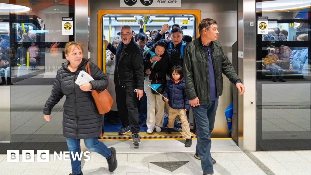 Two Australian states offer free public transport as war pushes up fuel prices 44 Two Australian states offer free public transport as war pushes up fuel prices