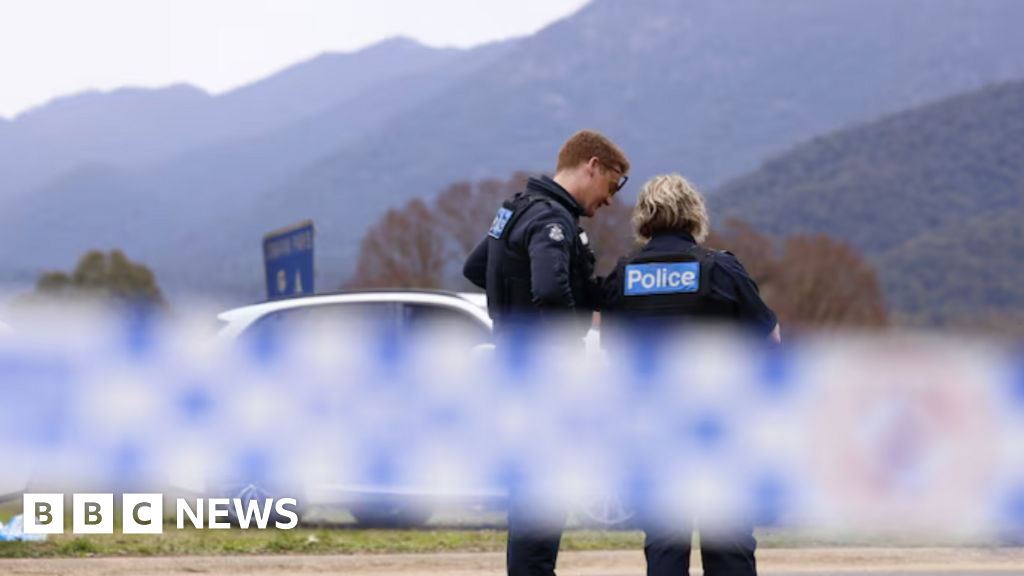 Dezi Freeman: Porepunkah locals on hopes after manhunt ends 34 Dezi Freeman: Porepunkah locals on hopes after manhunt ends