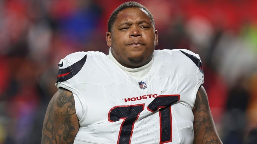 Texans reach deal to re-sign veteran OT Brown 30 Texans reach deal to re-sign veteran OT Brown