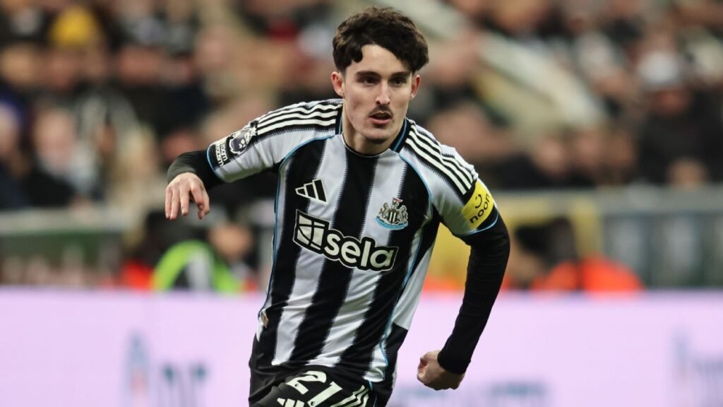 Transfer rumors, news: Arsenal join Man City in race for Newcastle defender 53 Transfer rumors, news: Arsenal join Man City in race for Newcastle defender