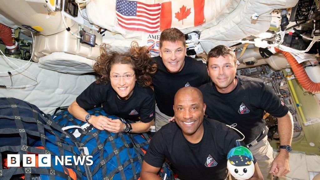 Surrey engineers build spacecraft to prevent Moon flyby blackouts 16 Surrey engineers build spacecraft to prevent Moon flyby blackouts