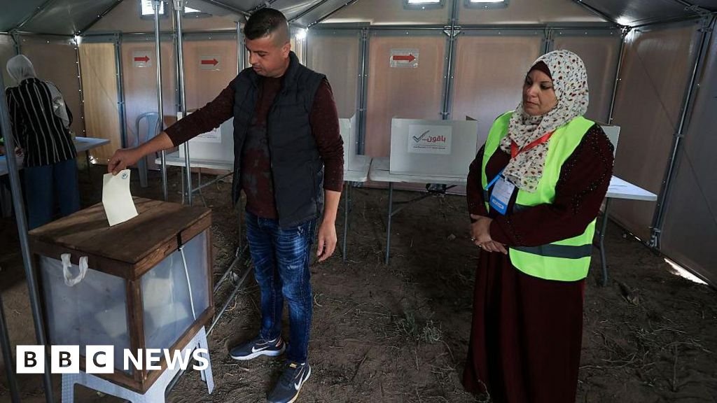 Palestinians in West Bank and some in Gaza vote in local elections 6 Palestinians in West Bank and some in Gaza vote in local elections
