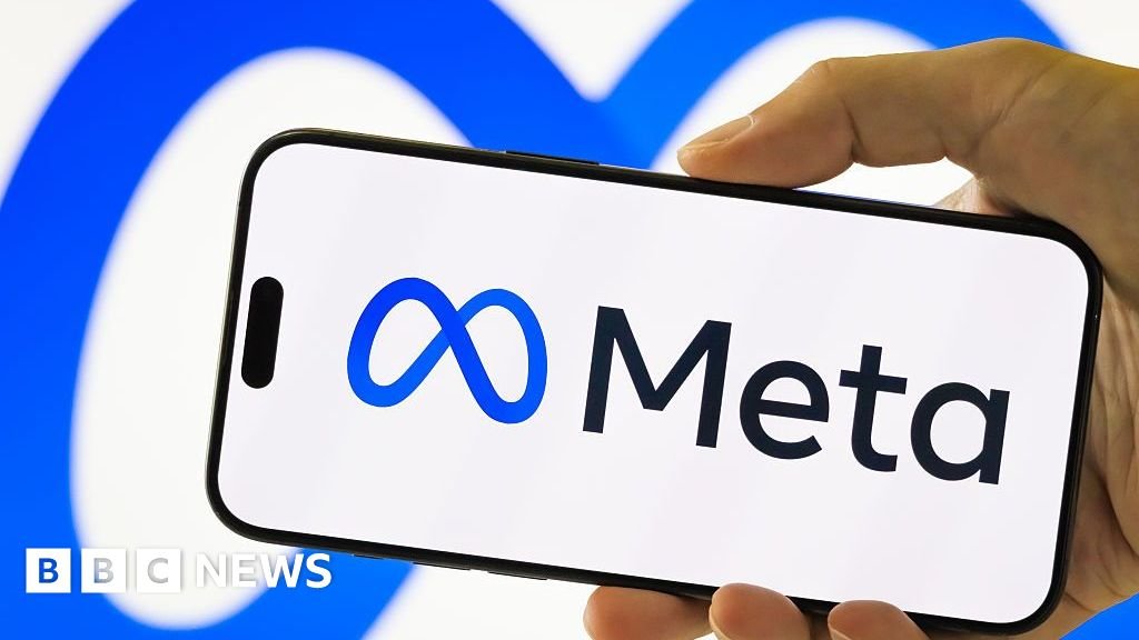 Ex-Meta worker investigated for downloading private Facebook photos 13 Ex-Meta worker investigated for downloading private Facebook photos