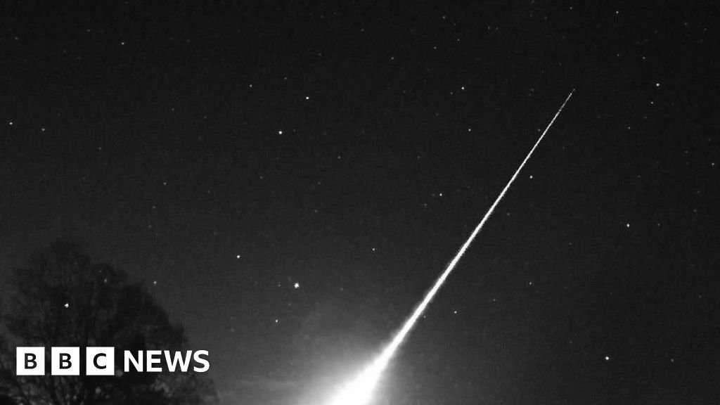 Dashcam captures meteor soaring over Corby 16 Dashcam captures meteor soaring over Corby