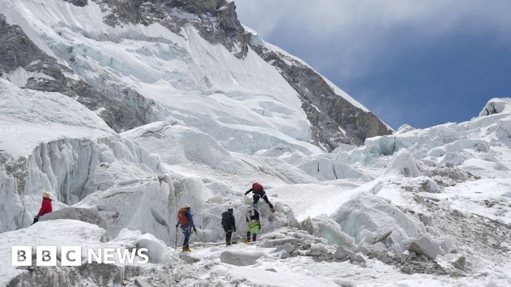 Everest: Chunk of glacier blocks route in peak climbing season 6 Everest: Chunk of glacier blocks route in peak climbing season