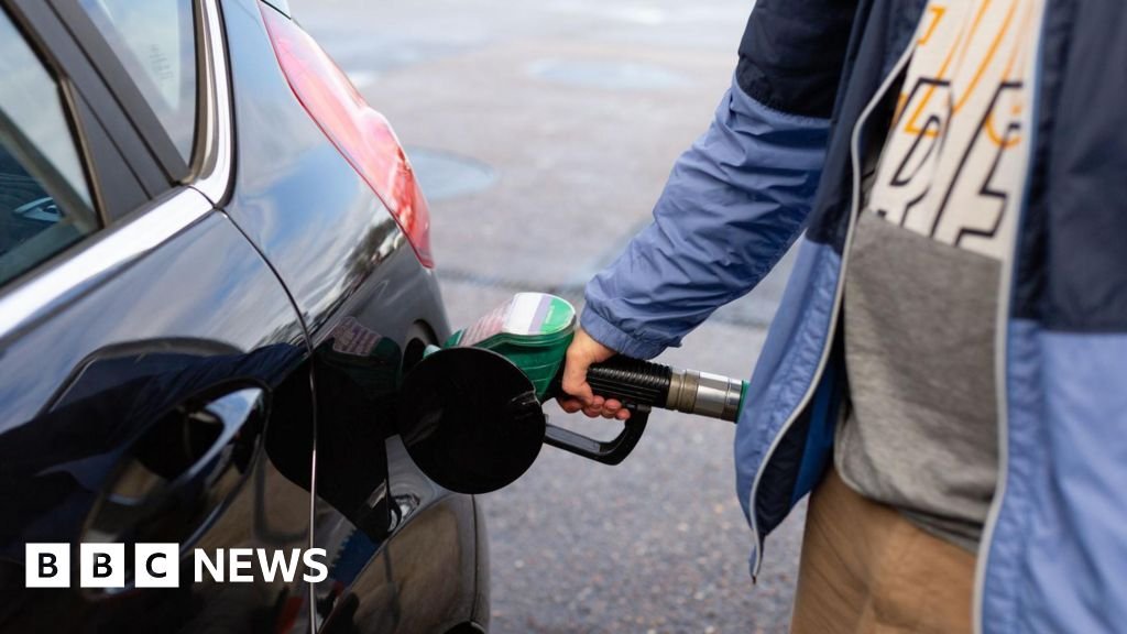 Oil price briefly hits $120 after reports of extended Iran blockade 27 Oil price briefly hits $120 after reports of 'extended' Iran blockade