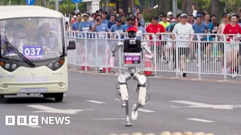 Watch: Runners v robots at China half marathon 36 Watch: Runners v robots at China half marathon