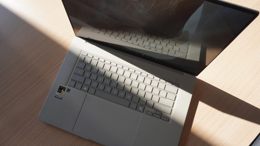 Asus latest flagship laptop competes with the MacBook Air, but not how youd think 15 Asus' latest flagship laptop competes with the MacBook Air, but not how you'd think