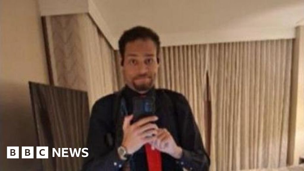 New images show suspect taking selfies before Washington press dinner shooting 38 New images show suspect taking selfies before Washington press dinner shooting