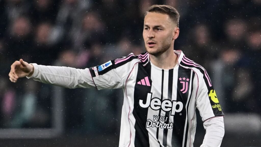 Transfer rumors, news: Man United in for Juventus midfielder 36 Transfer rumors, news: Man United in for Juventus midfielder