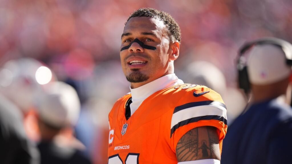 Simmons retires as Bronco: 'My heart, my home' 46 Simmons retires as Bronco: 'My heart, my home'