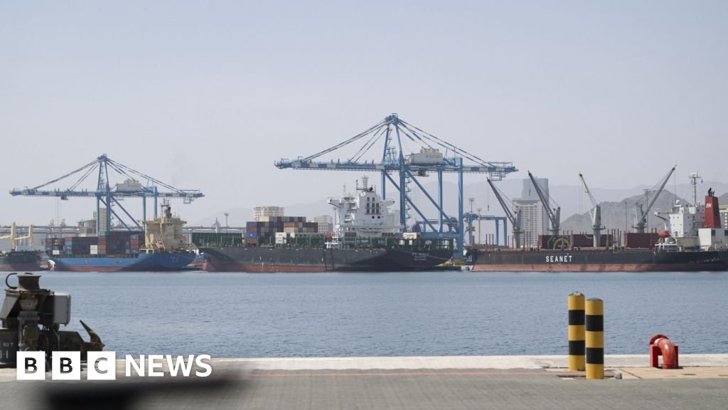 US strikes Iranian fast boats as Iran attacks UAE oil facility 23 US strikes Iranian fast boats as Iran attacks UAE oil facility