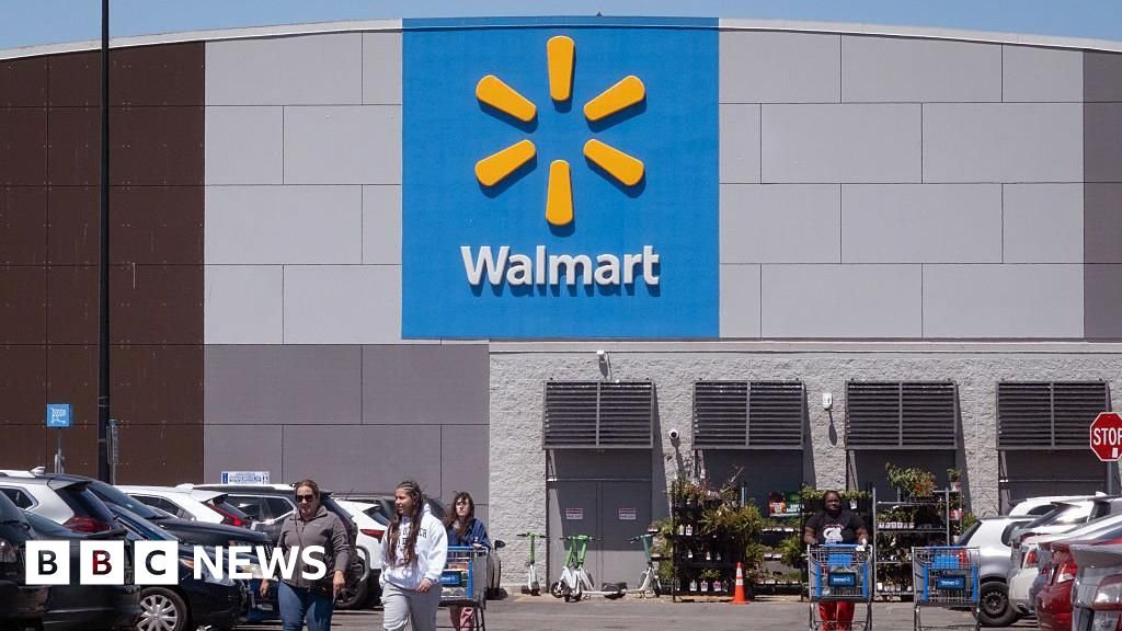 Walmart warns US shoppers are cutting spending as higher petrol prices bite 4 Walmart warns US shoppers are cutting spending as higher petrol prices bite