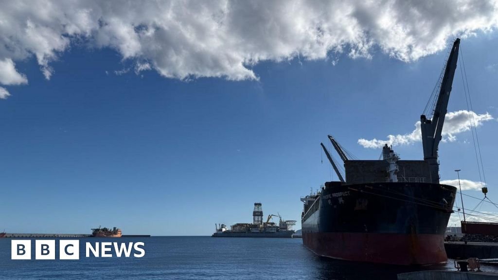 Hantavirus-hit cruise ship arrives in Tenerife as medics await passengers 3 Hantavirus-hit cruise ship arrives in Tenerife as medics await passengers