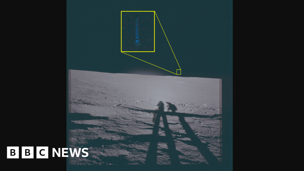 UFO documents released by Pentagon describe floating objects and flashes of light 3 UFO documents released by Pentagon describe floating objects and flashes of light