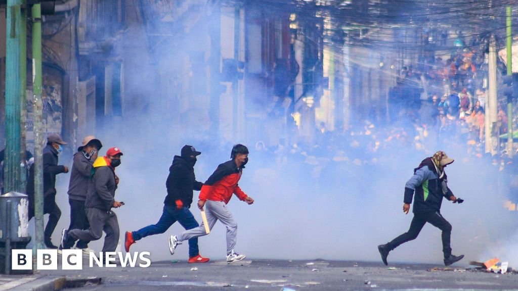 Bolivia: Anti-government demonstrators and police clash 31 Bolivia: Anti-government demonstrators and police clash