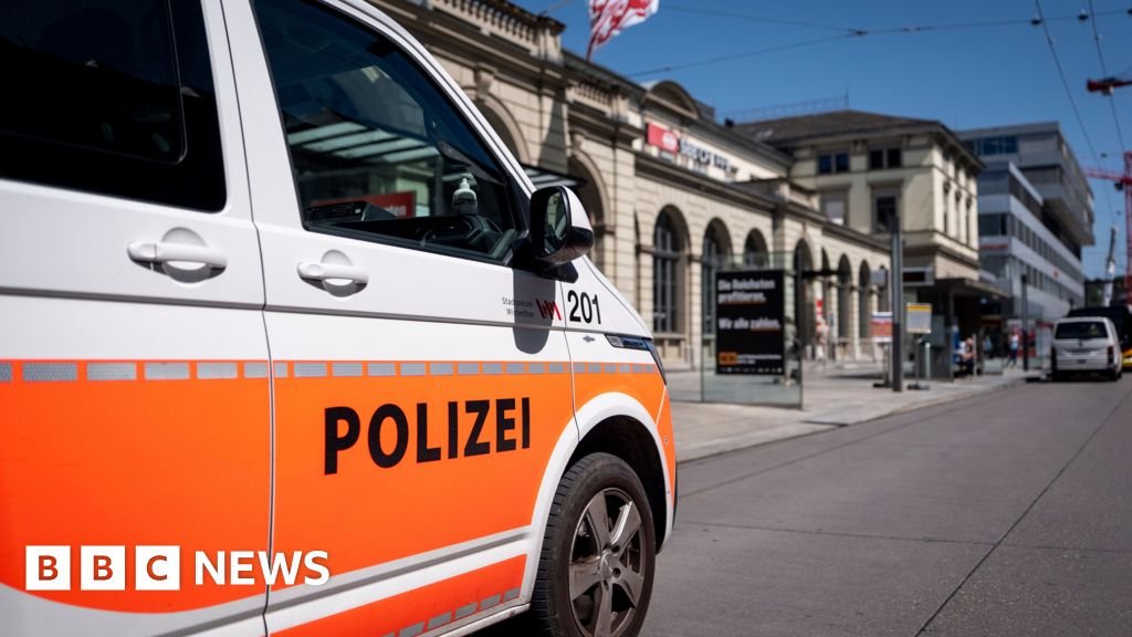 Man arrested after three injured in stabbing at Swiss train station 4 Man arrested after three injured in stabbing at Swiss train station