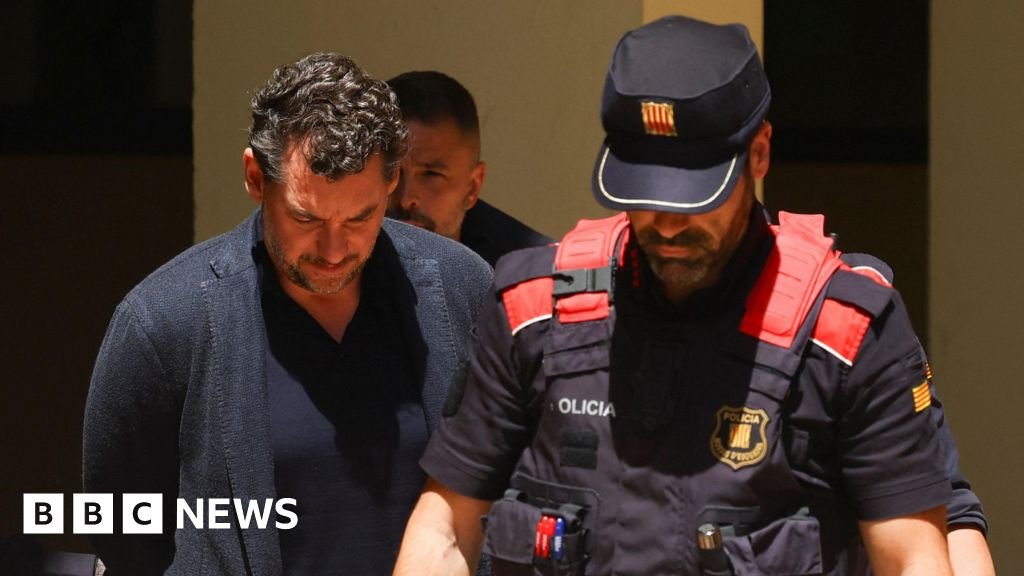 Son of Mango boss Isak Andic arrested over fathers fatal fall from cliff 10 Son of Mango boss Isak Andic arrested over father's fatal fall from cliff