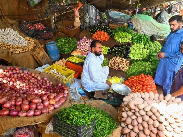 ISLAMABAD — Pakistan's Annual Inflation Rate Hits Record High of 14.47 Percent 34 IMG 20260522 WA2219